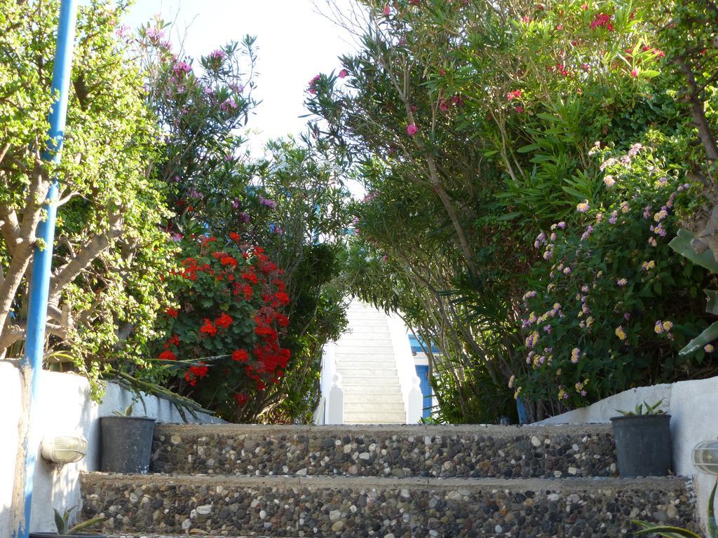 Aparthotel Thira'S Dolphin Akrotírion Exterior foto